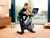 Интерактивный вертикальный велотренажер TECHNOGYM Bike - Рига Молл